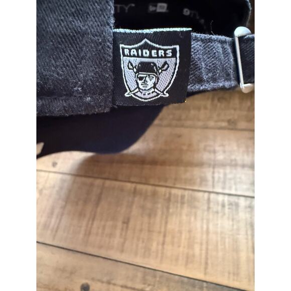 Las Vegas Raiders Hat Cap Strap Back Mens Black NFL Football New Era 9TWENTY - Picture 8 of 8